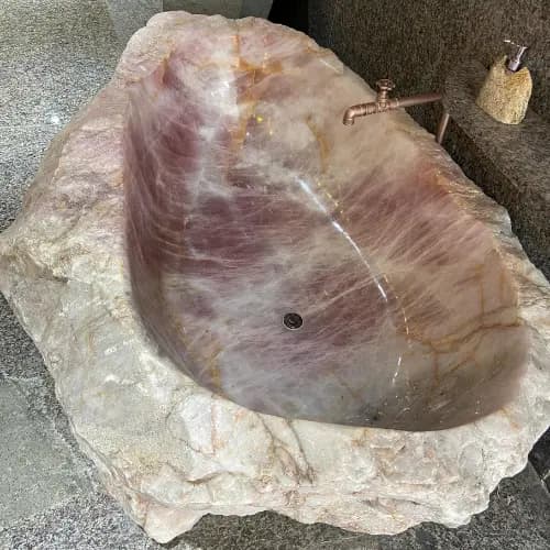 Lavabo com bancada e frontão em mármore — Minas Rio Pedras